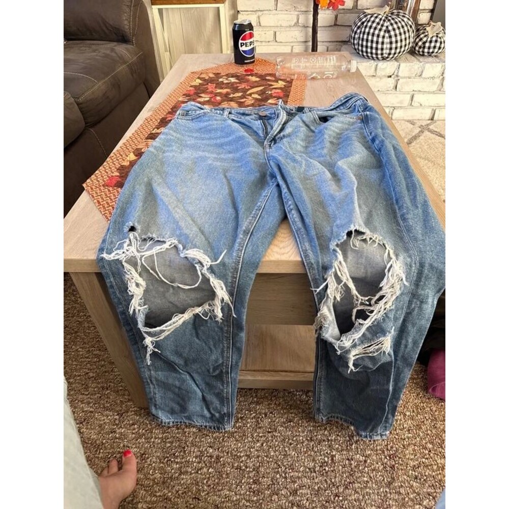 Women’s size 12, American Eagle, Mom jeans